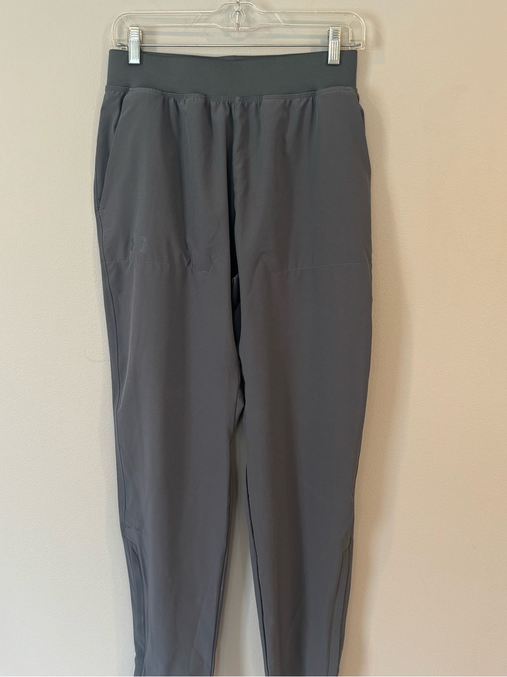 UNDER ARMOUR Women's Medium Movement Joggers Pants Lightweight Fitted Gray